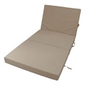 Matelas pliant de couleur beige pour le confort et la polyvalence.