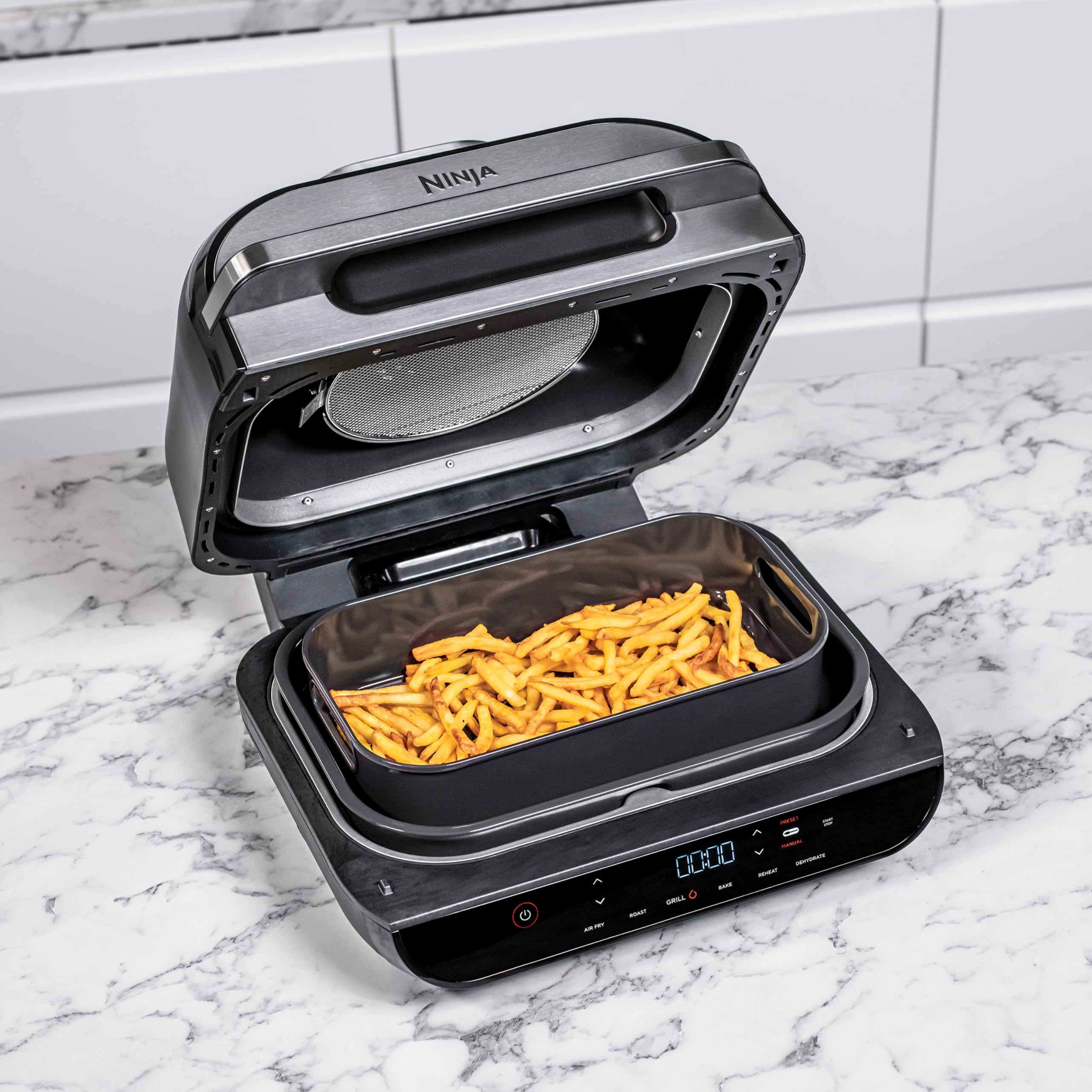 Ninja Foodi MAX Grill & Air Fryer avec Sonde de Cuisson Numérique, 5,7L, 6 Fonctions de Cuisson, Air Fry, Grille, Cuit, Rotis et bien plus, Pièces Lavables au Lave-vaisselle 2460W, Gris/Argent AG551EU